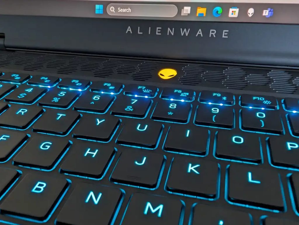 Alienware m16 R2- Keyboard